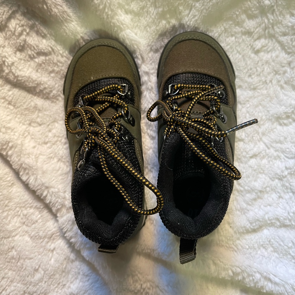Brand new Olive green & black boys boots size 10 - Picture 2 of 5